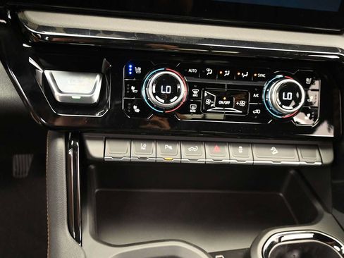 New 2026 GMC Sierra 2500 AT4 AWD/4WD image 21