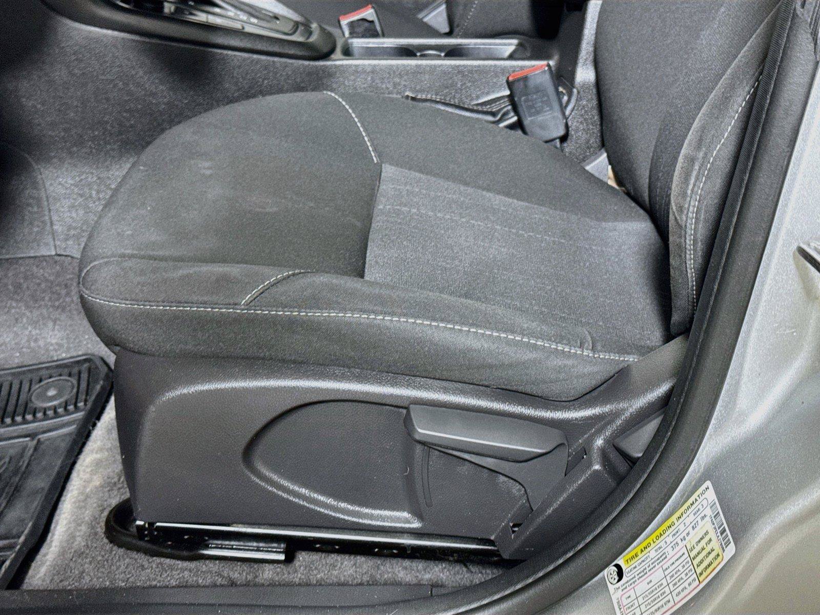 Used 2018 Ford Focus SE w/ SE Appearance Package FWD image 16