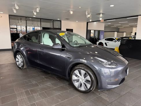 Used 2024 Tesla Model Y Long Range image 6