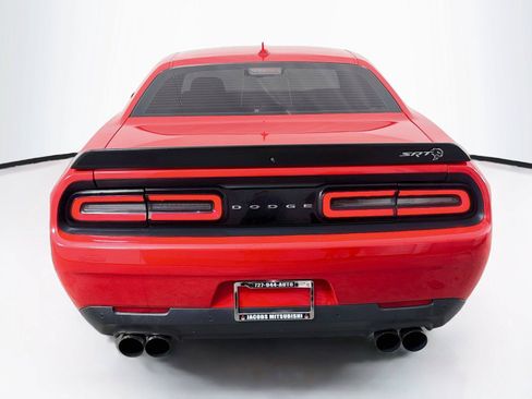 Used 2019 Dodge Challenger SRT Hellcat RWD image 4