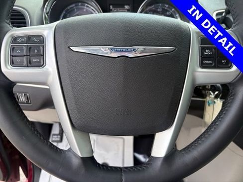 Used 2015 Chrysler Town & Country Touring FWD image 28