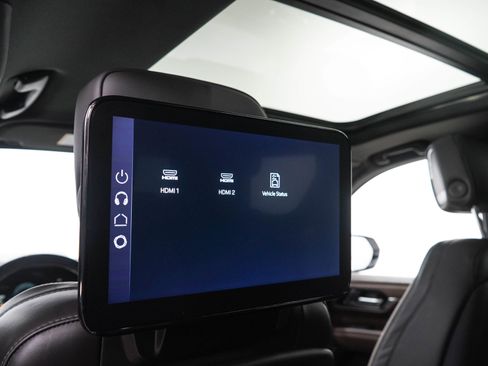 Used 2025 GMC Yukon Denali Ultimate AWD/4WD image 18