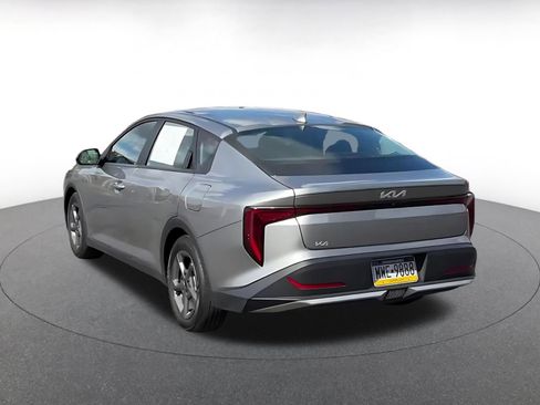 Used 2025 Kia K4 LXS image 11