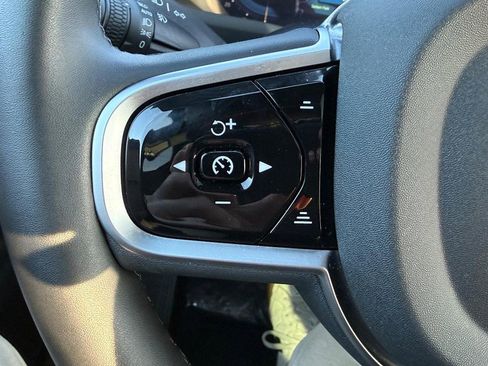 Certified 2025 Volvo XC90 B6 Plus image 18