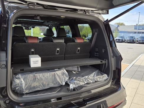 New 2026 INFINITI QX80 Autograph w/ Premium Cargo Package AWD/4WD image 19