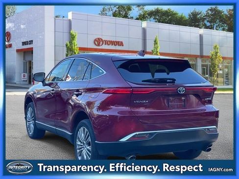 Used 2023 Toyota Venza Limited image 8