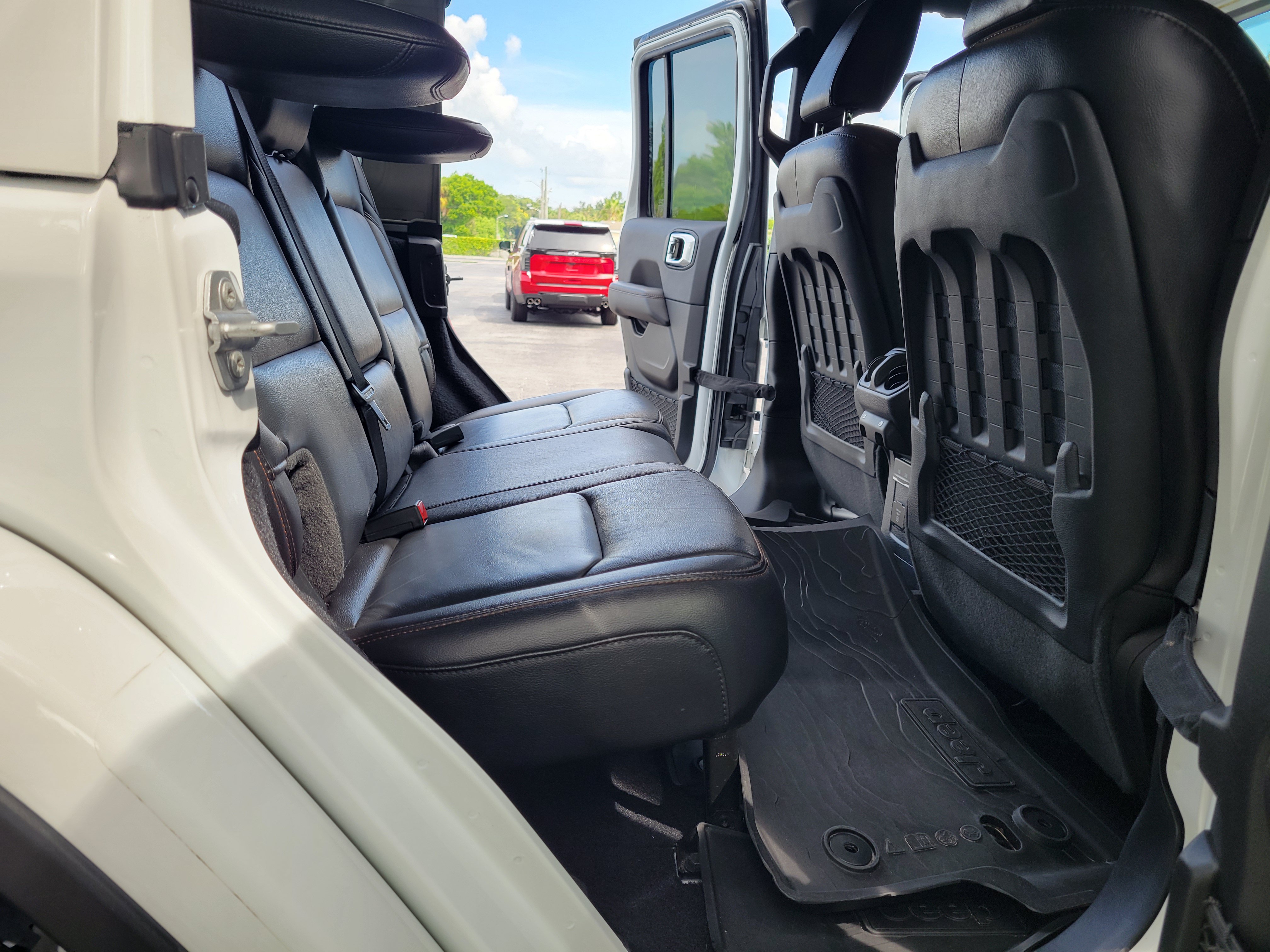 Used 2021 Jeep Wrangler Unlimited Rubicon AWD/4WD image 34
