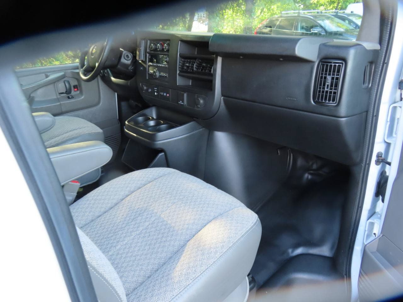 Used 2015 Chevrolet Express 3500 LS RWD image 27