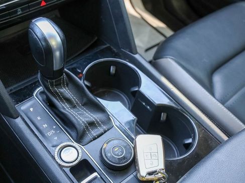 Used 2021 Volkswagen Atlas SEL Premium image 25