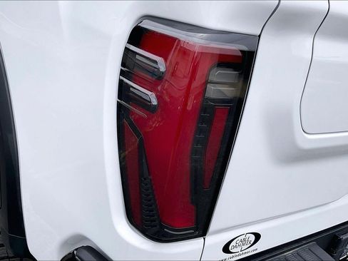 Used 2024 GMC Sierra 2500 AT4X image 28