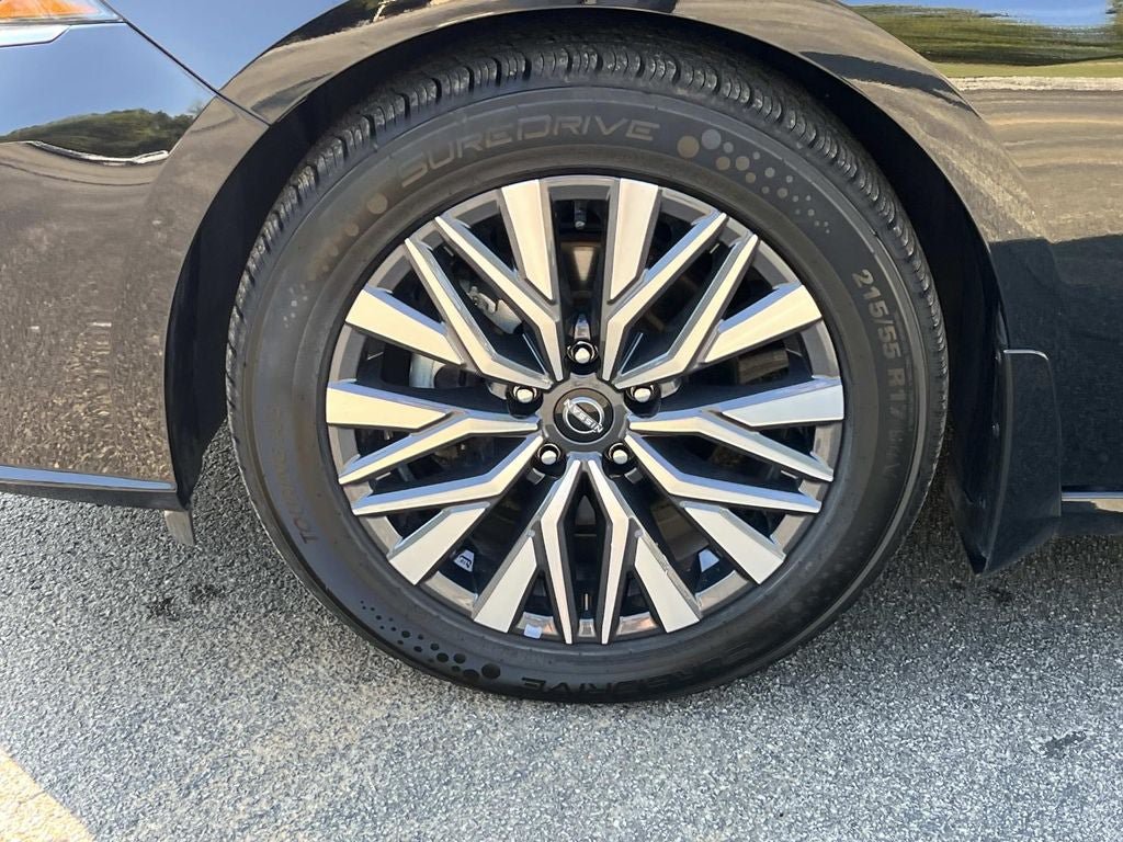 Used 2024 Nissan Altima 2.5 SV w/ SV Premium Package FWD image 9
