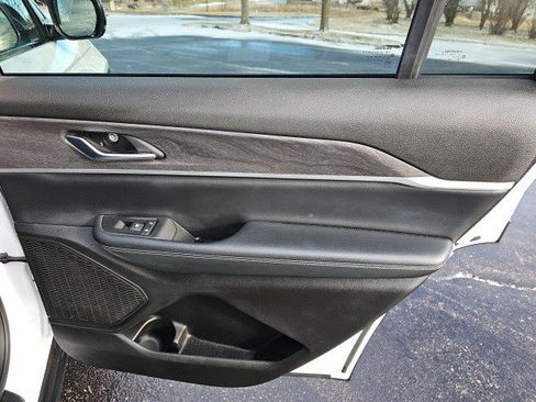 Used 2023 Jeep Grand Cherokee L Limited w/ Black Appearance Package image 16