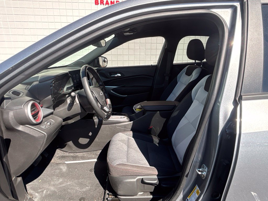 Used 2024 Chevrolet Trax RS FWD image 4