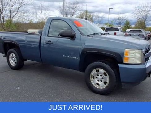 Used 2009 Chevrolet Silverado 1500 W/T AWD/4WD image 2