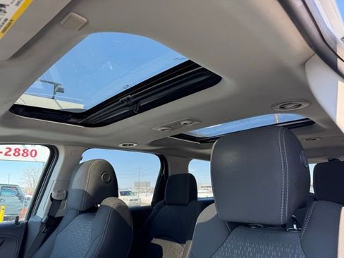 Used 2016 GMC Acadia SLE image 11