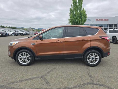 Used 2017 Ford Escape SE AWD/4WD image 2