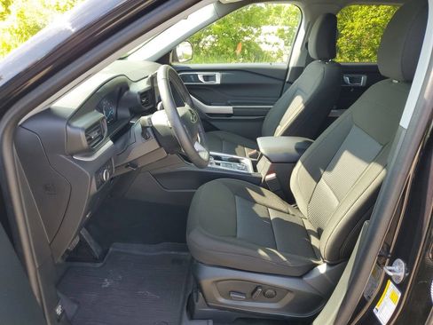 Used 2024 Ford Explorer XLT AWD/4WD image 12