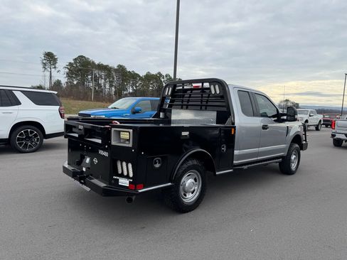 Used 2022 Ford F250 XL w/ Power Equipment Group image 3