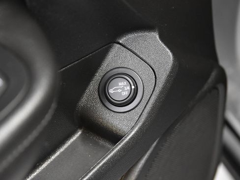 Used 2023 GMC Terrain SLE w/ Driver Convenience Package FWD image 18
