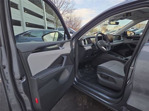 New 2026 Volkswagen Tiguan SE image 11