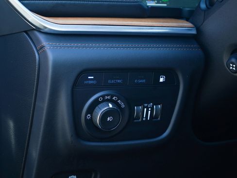 Used 2022 Jeep Grand Cherokee Summit AWD/4WD image 28