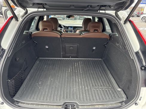 Certified 2024 Volvo XC60 B5 Ultimate w/ Protection Package Premier image 41