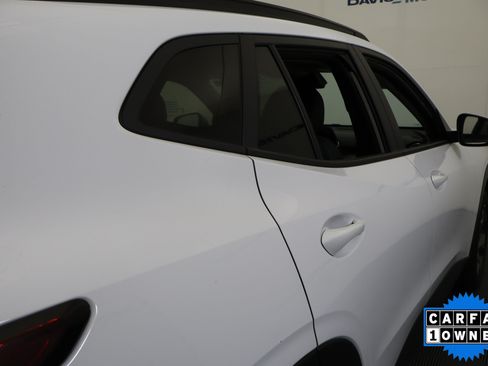 Used 2025 Chevrolet Trax LT FWD image 7