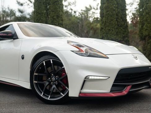 Used 2019 Nissan 370Z NISMO image 16