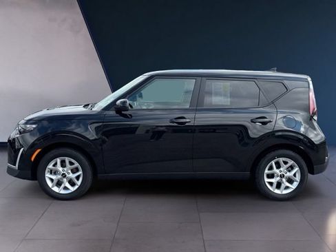 Certified 2025 Kia Soul LX FWD image 2
