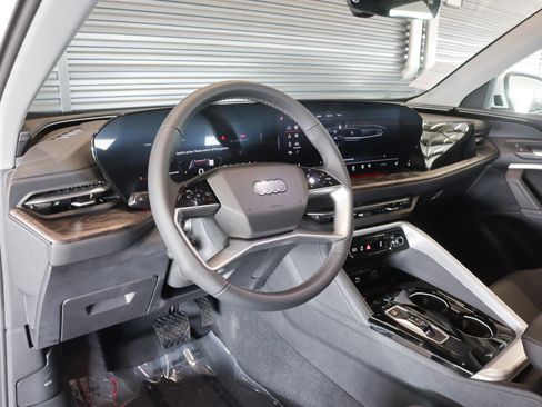 New 2025 Audi Q5 Premium image 17