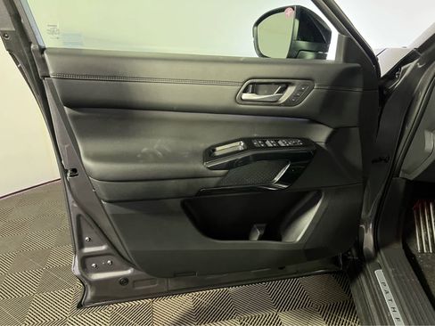 New 2026 Nissan Pathfinder Platinum image 14