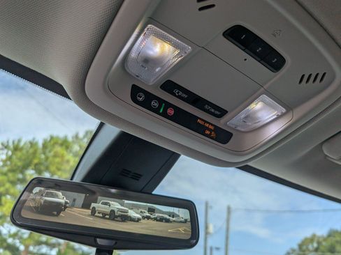 Used 2020 Chevrolet Traverse LT w/ LT Premium Package FWD image 22