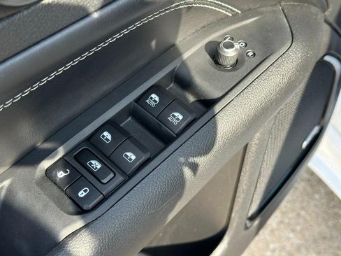 Used 2023 Jeep Compass High Altitude image 16