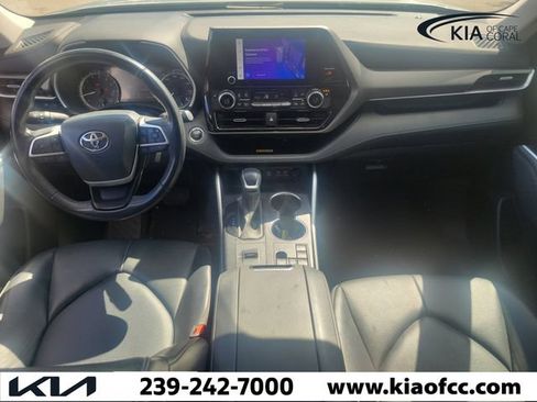 Used 2023 Toyota Highlander XLE FWD image 18