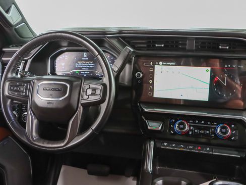 Used 2024 GMC Sierra 3500 Denali Ultimate AWD/4WD image 18