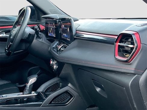 Used 2025 Chevrolet TrailBlazer RS w/ Driver Confidence Package image 27