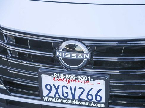 Used 2025 Nissan Versa SV w/ Trunk Package image 5