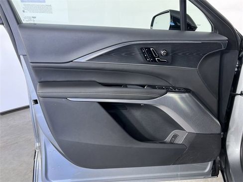 Used 2025 Cadillac Lyriq Luxury image 23