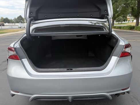 Used 2021 Toyota Camry SE FWD image 19
