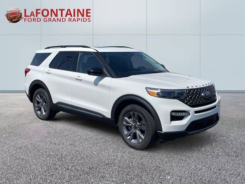 Used 2023 Ford Explorer XLT w/ Equipment Group 202A AWD/4WD image 3