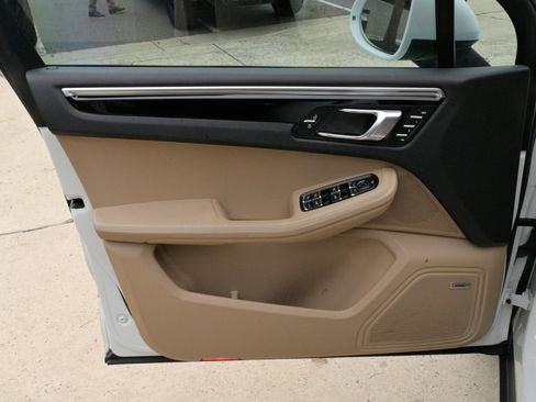 Used 2020 Porsche Macan image 20