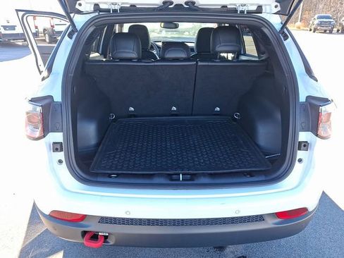 Used 2024 Jeep Compass Trailhawk w/ Trailhawk Convenience Group AWD/4WD image 29