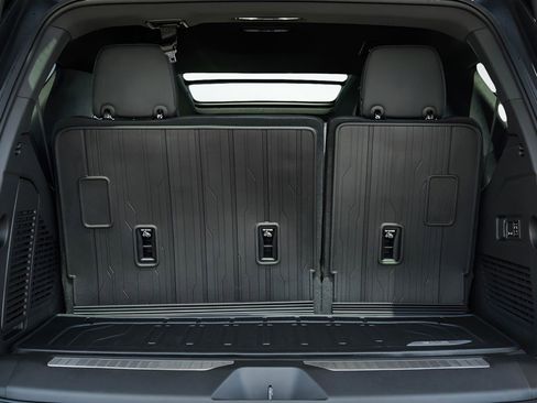 New 2026 GMC Yukon Denali w/ Denali Reserve Package AWD/4WD image 8