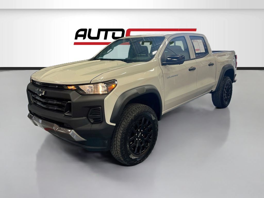 Used 2026 Chevrolet Colorado Trail Boss AWD/4WD image 3