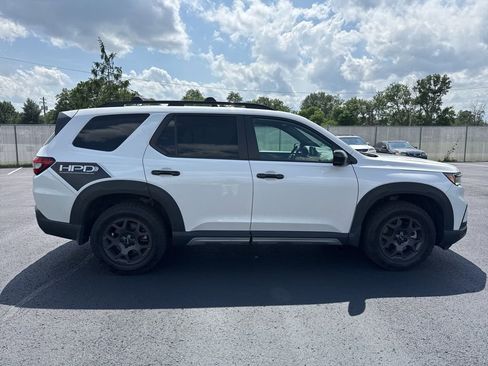 Used 2023 Honda Pilot TrailSport image 8