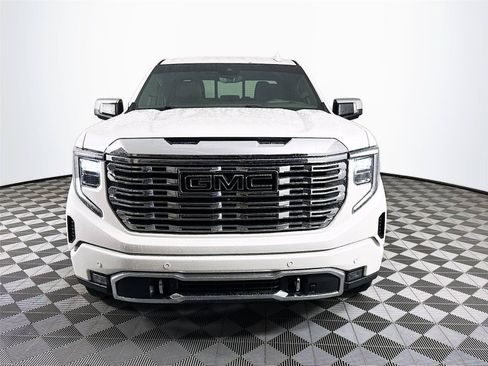 Used 2022 GMC Sierra 1500 Denali w/ Technology Package AWD/4WD image 2