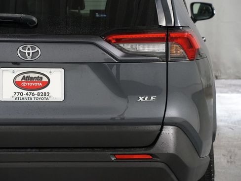 Used 2019 Toyota RAV4 XLE Premium FWD image 10