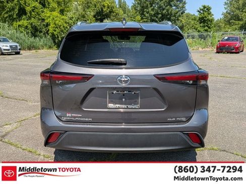 Certified 2024 Toyota Highlander XLE AWD/4WD image 4