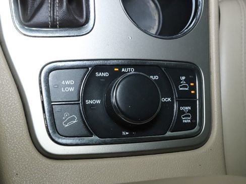Used 2017 Jeep Grand Cherokee Overland AWD/4WD image 28