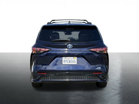 Used 2021 Toyota Sienna XSE w/ XSE Plus Package image 7